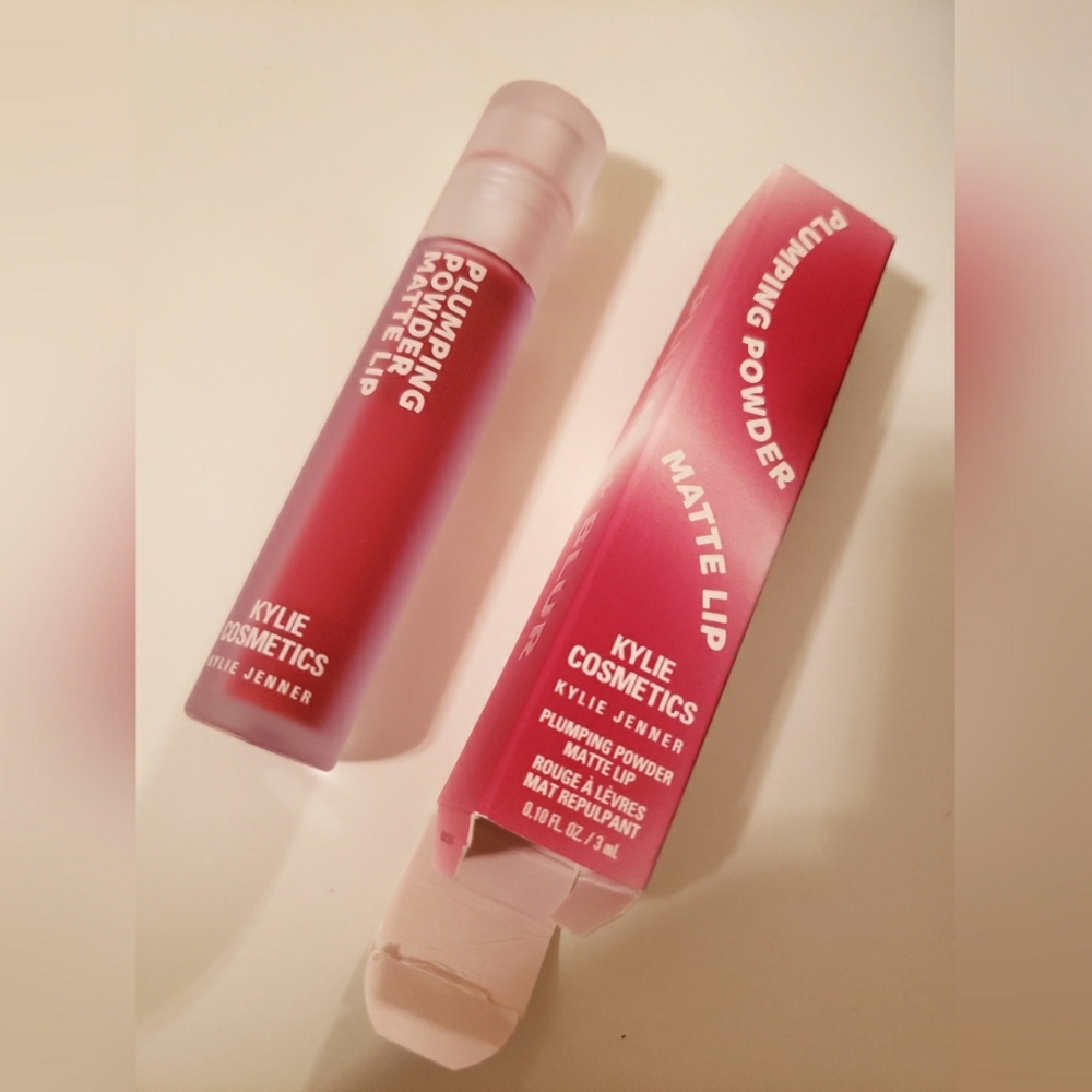 Kylie Cosmetics Craving Cherry Plumping Powder Matte Lip